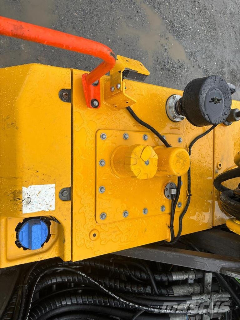 Volvo EW 220 E TUNNEL Gumikerekes kotrók
