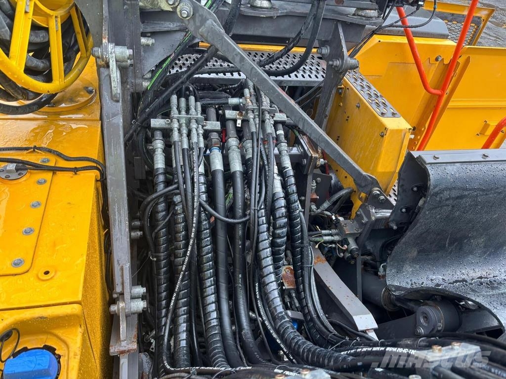 Volvo EW 220 E TUNNEL Gumikerekes kotrók