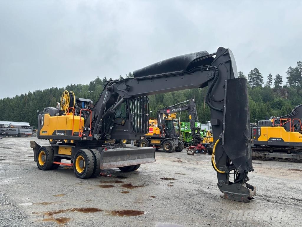Volvo EW 220 E TUNNEL Gumikerekes kotrók