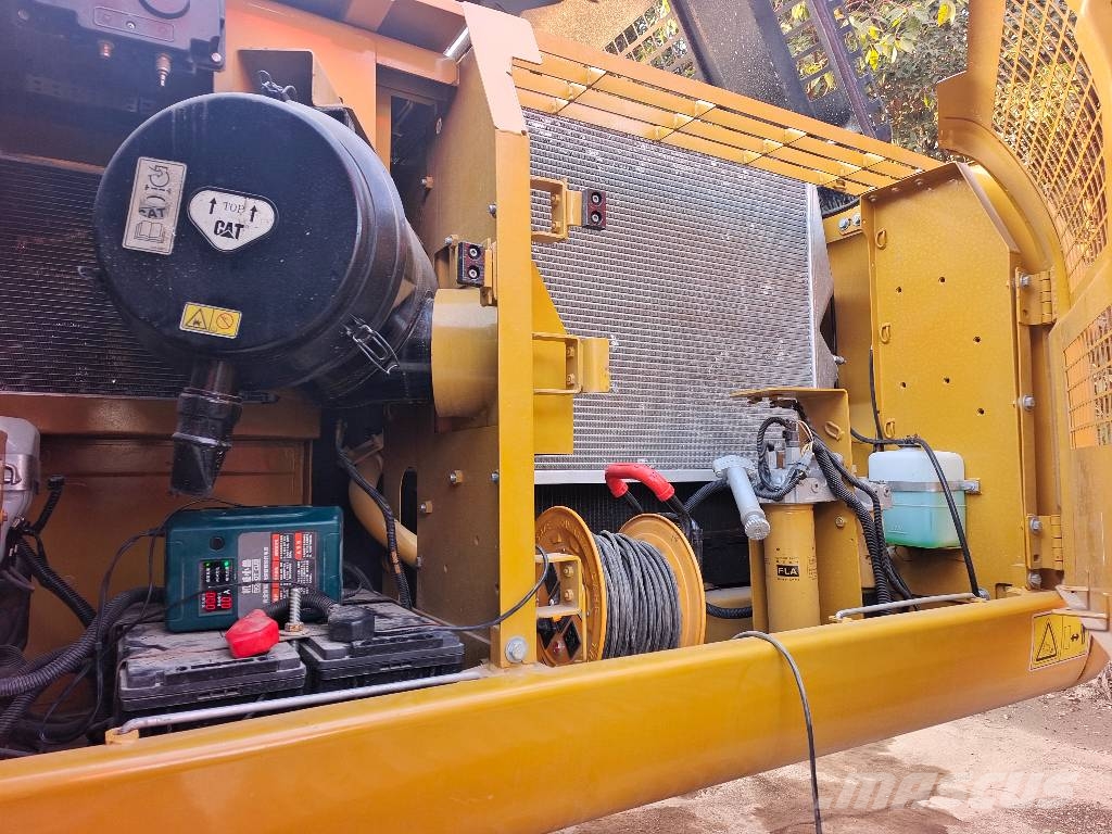 CAT 330D2L   3000 units excavators in stock 履带挖掘机