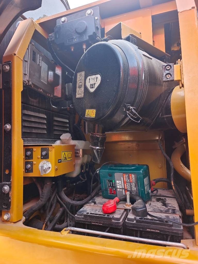 CAT 330D2L   3000 units excavators in stock 履带挖掘机