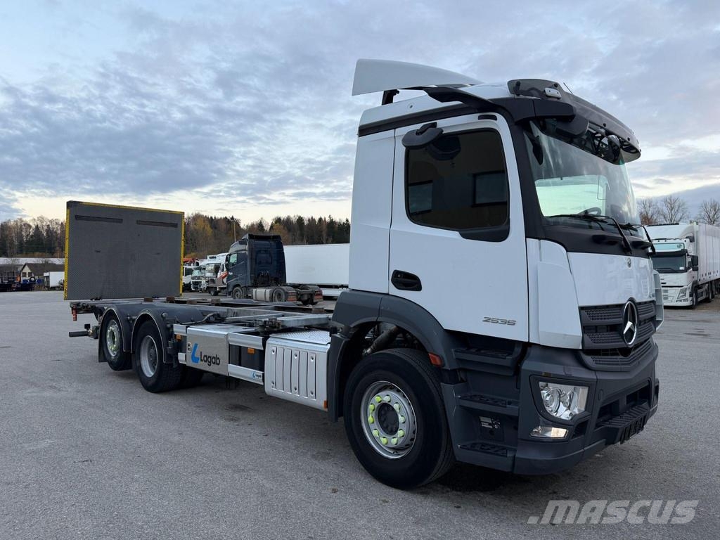 Mercedes-Benz ACTROS 2535 6X2*4 EURO6 + BDF 20FT Konténer keretes / Konténeres teherautók