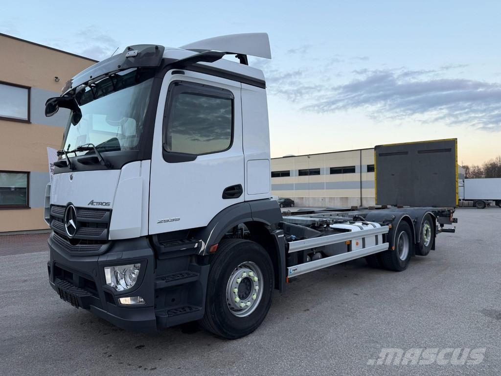 Mercedes-Benz ACTROS 2535 6X2*4 EURO6 + BDF 20FT Konténer keretes / Konténeres teherautók