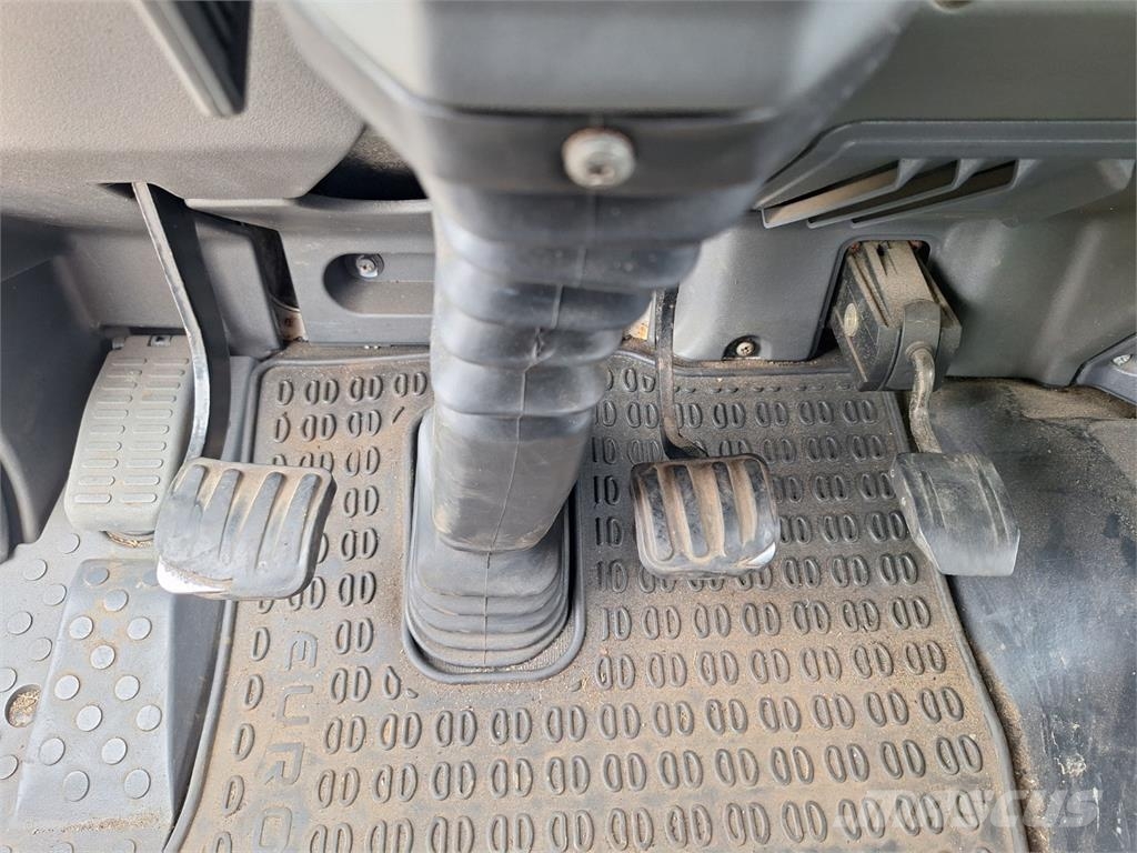 Iveco EUROCARGO 120 E 28 Шасі з кабіною