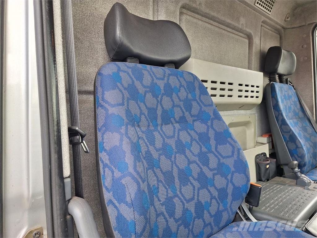Iveco EUROCARGO 120 E 28 Шасі з кабіною