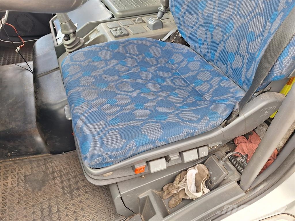 Iveco EUROCARGO 120 E 28 Шасі з кабіною