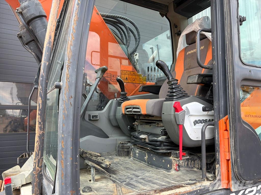 Doosan DX235LCR Excavadoras de cadenas