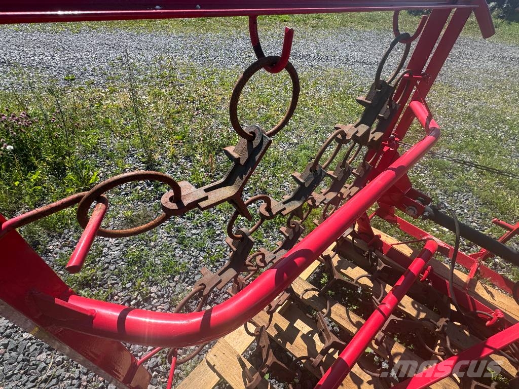 Möre Utjämningsharv 4 meter hydraulisk كاسحات