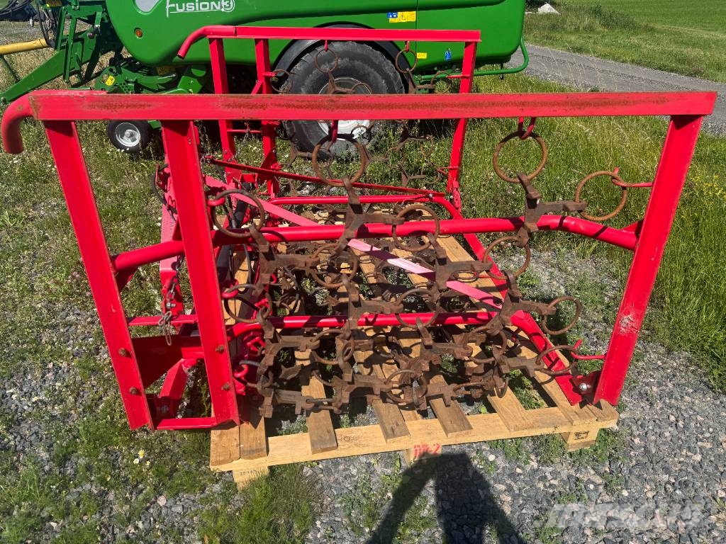 Möre Utjämningsharv 4 meter hydraulisk كاسحات