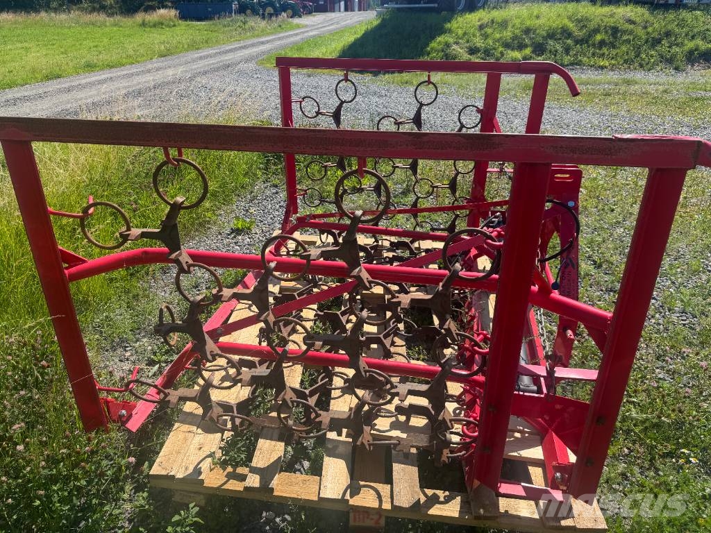 Möre Utjämningsharv 4 meter hydraulisk كاسحات