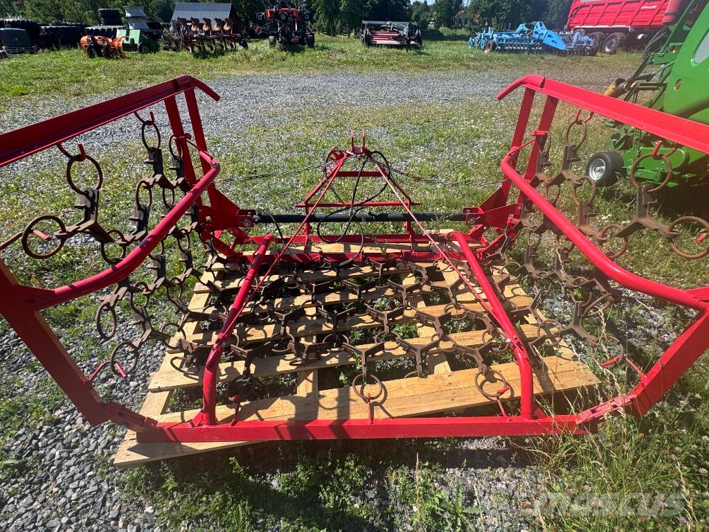 Möre Utjämningsharv 4 meter hydraulisk كاسحات