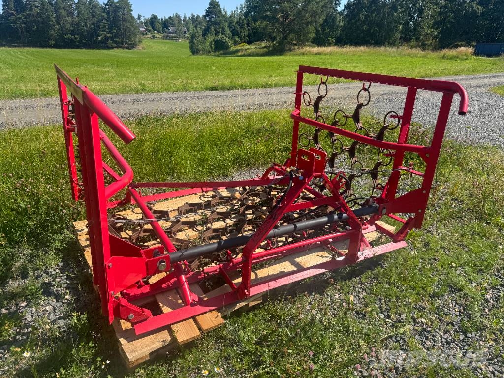 Möre Utjämningsharv 4 meter hydraulisk كاسحات