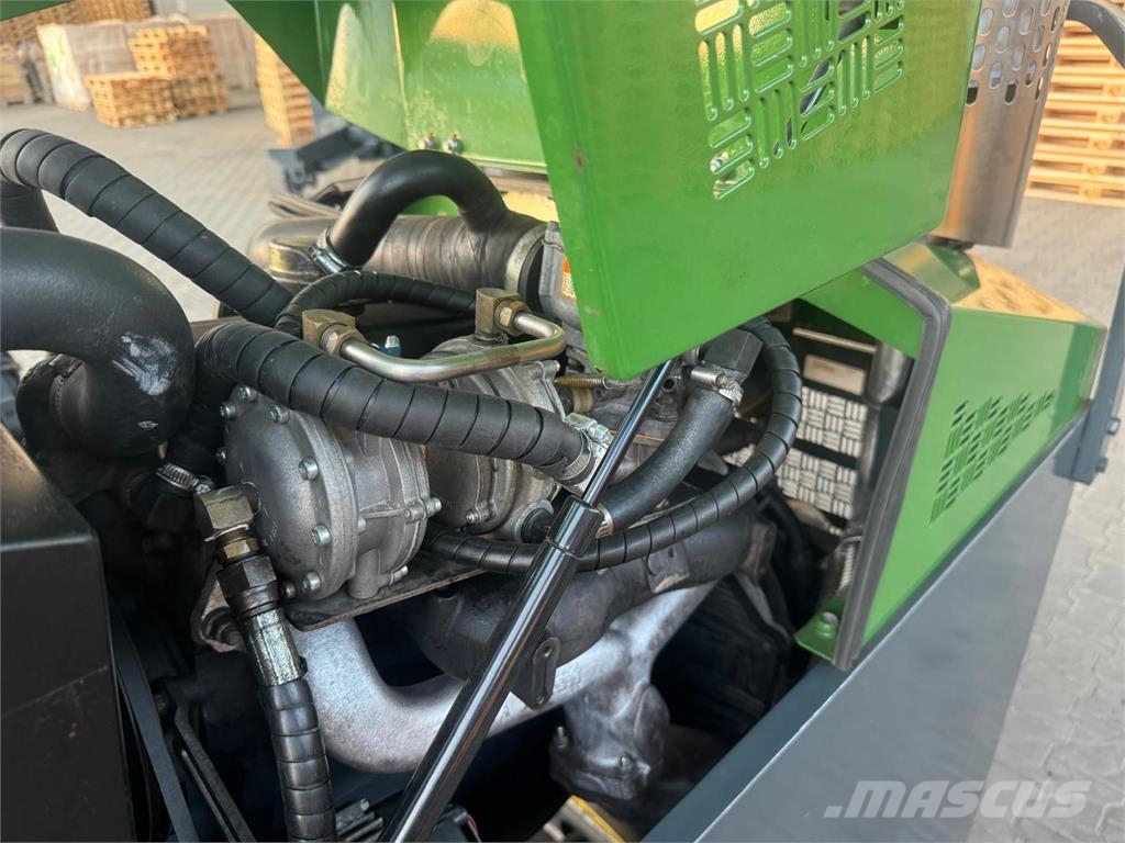 Combilift C5000 // LPG // Nelitietrukit