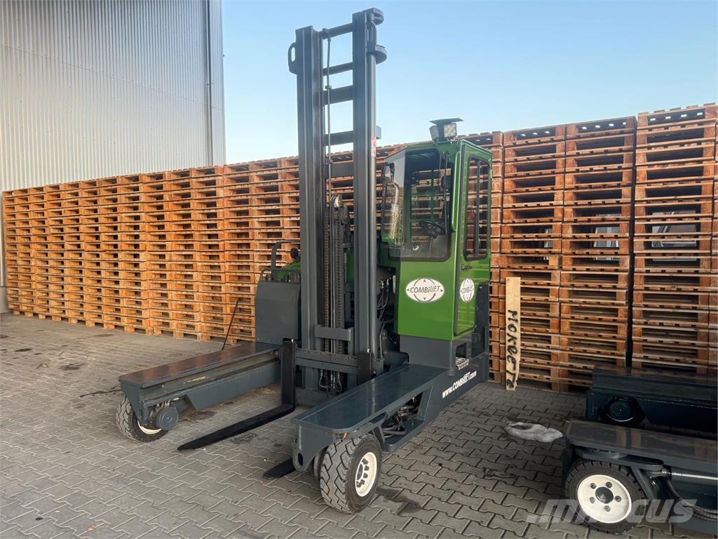 Combilift C5000 // LPG // Nelitietrukit
