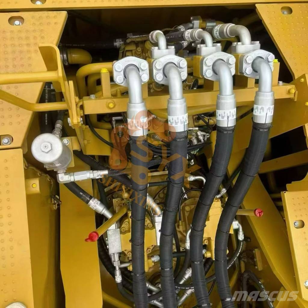 CAT 374 Kāpurķēžu ekskavatori