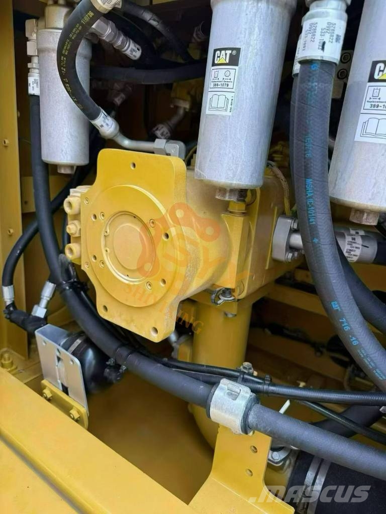 CAT 374 Kāpurķēžu ekskavatori