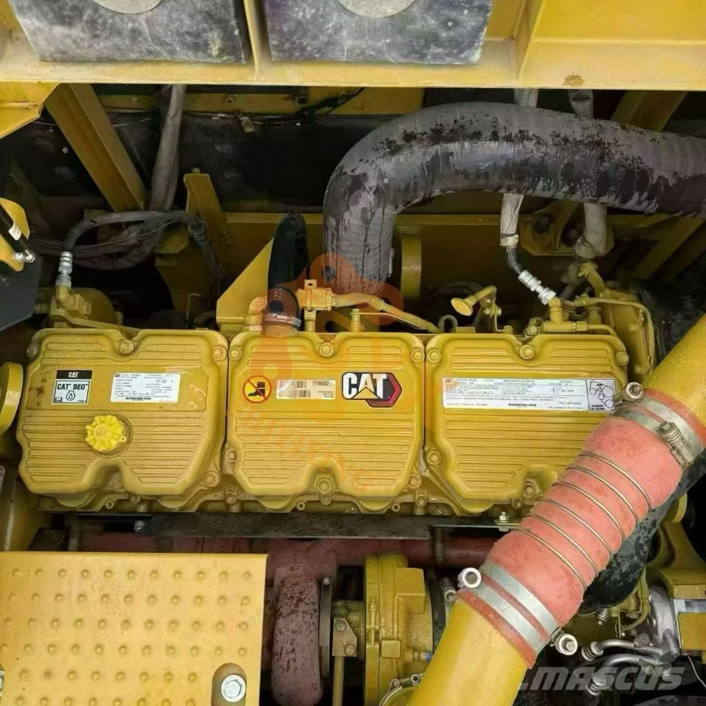 CAT 374 Kāpurķēžu ekskavatori