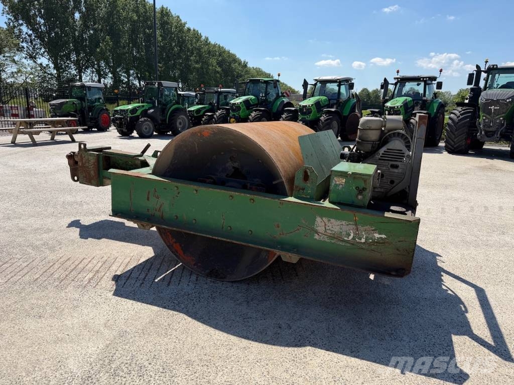CASE Vibromax ضاغطات التربة