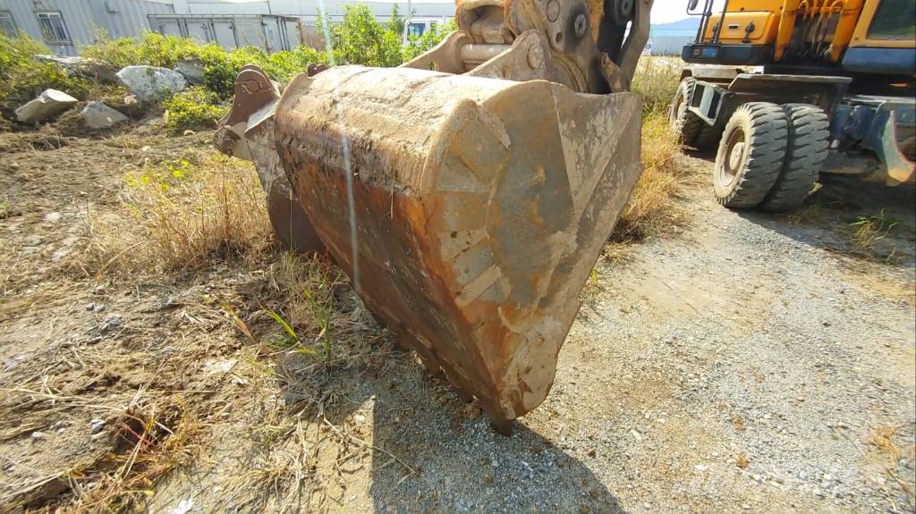Hyundai Robex 140 W Wheeled excavators