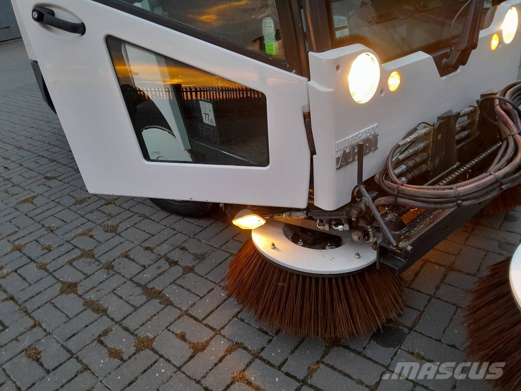 Aebi MFH2500 EURO4 - 2010 NR 418 كناسات