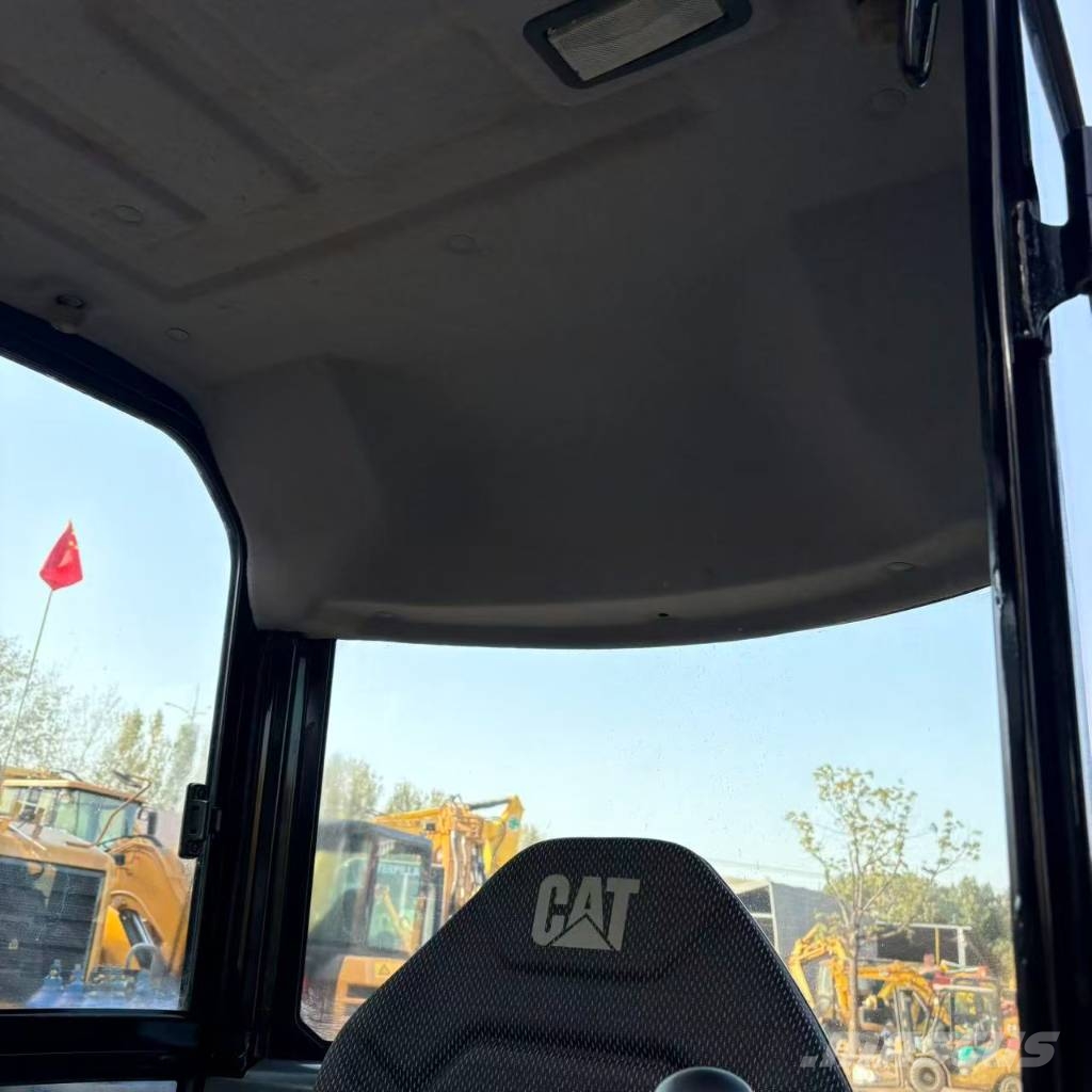 CAT 302 CR Mini ekskavatörler, 7 tona dek