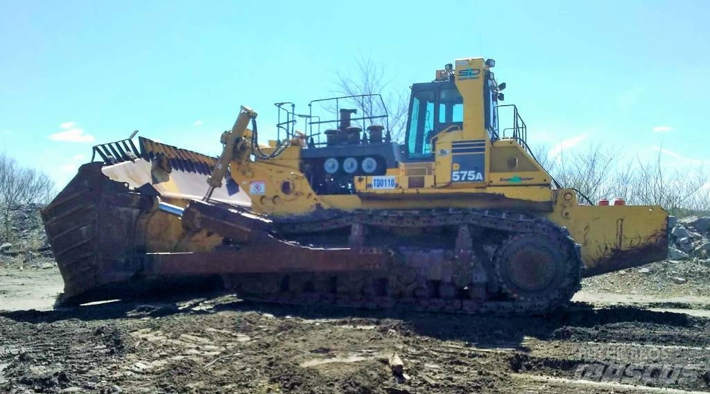 Komatsu D575 Super Dozer: Le Géant des Chantiers