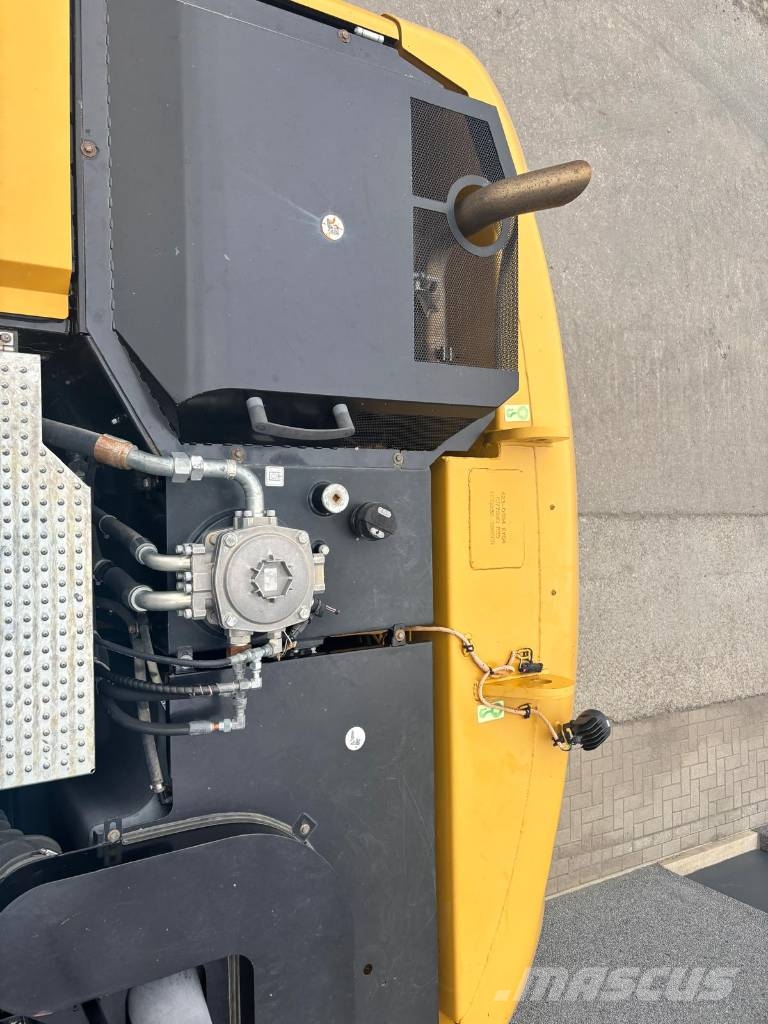 CAT M 318 F Wielgraafmachines