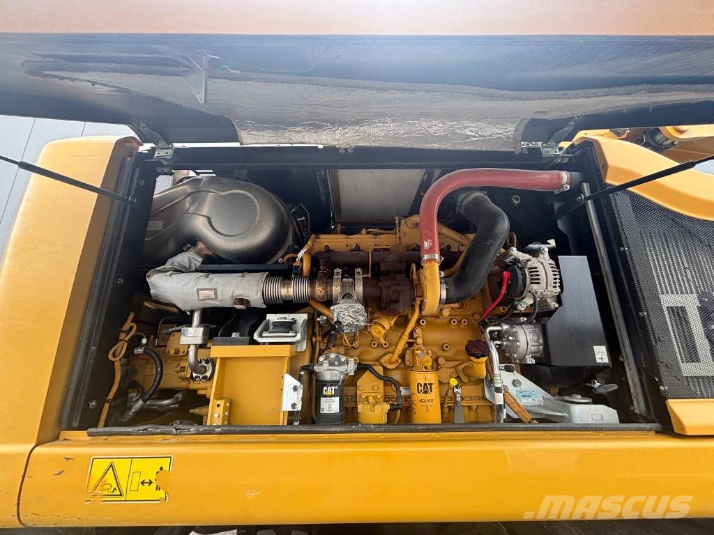 CAT M 318 F Wielgraafmachines