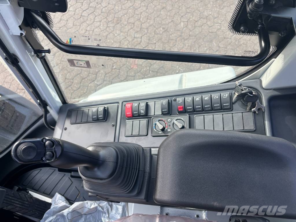 CLAAS Torion 738 T Sinus لوادر متعددة الأغراض
