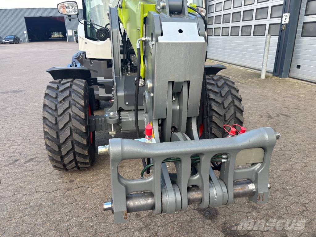 CLAAS Torion 738 T Sinus لوادر متعددة الأغراض