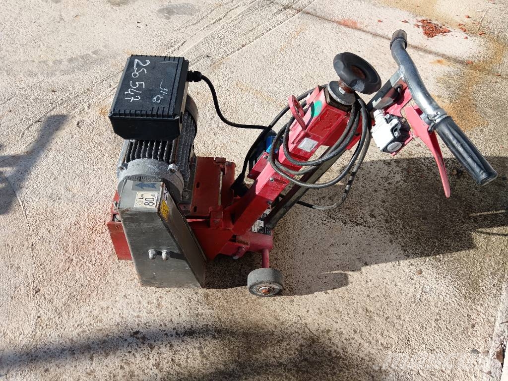 Husqvarna CG 200 Κατασκευές - Άλλα