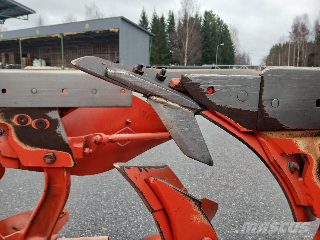 Kuhn Multi-Master 110 محاريث عكسية