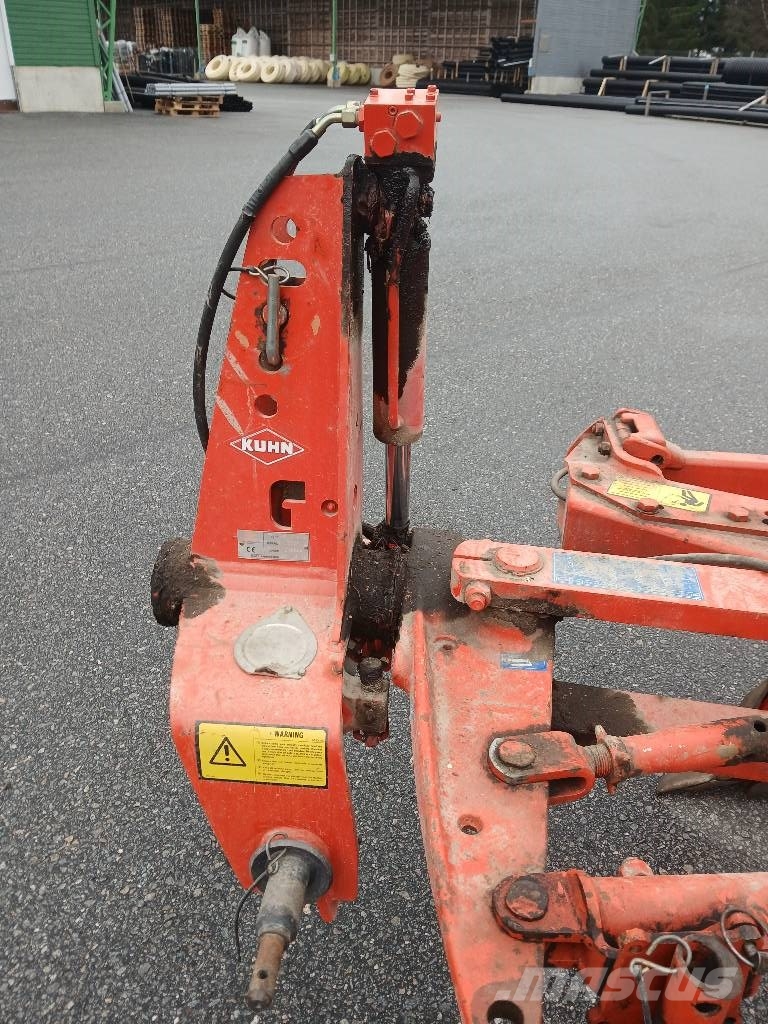 Kuhn Multi-Master 110 محاريث عكسية