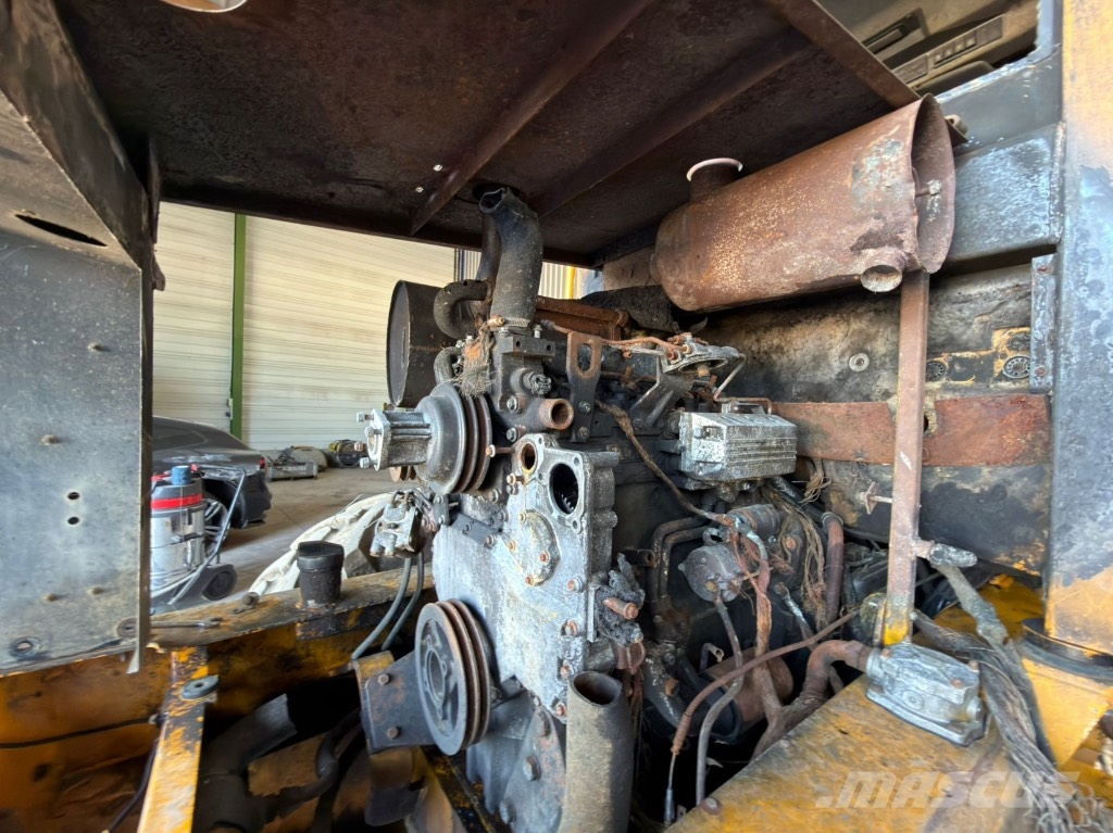 JCB 412 S *ACCIDENTE*DAMAGE*UNFALL* لوادر بعجل