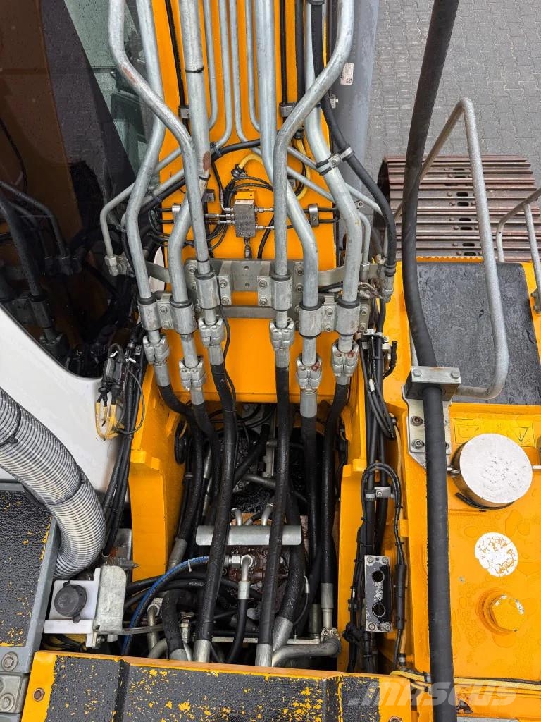 Liebherr R926 Semi Long 11 Mtr Boom Bagri goseničarji