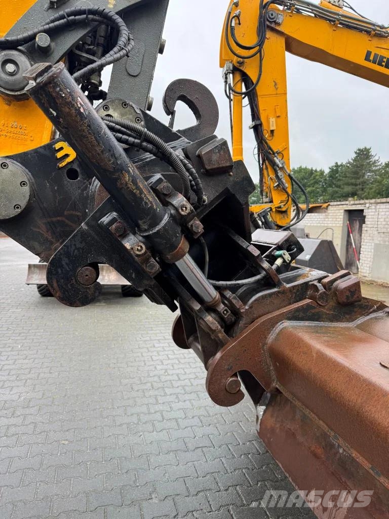 Liebherr R926 Semi Long 11 Mtr Boom Bagri goseničarji