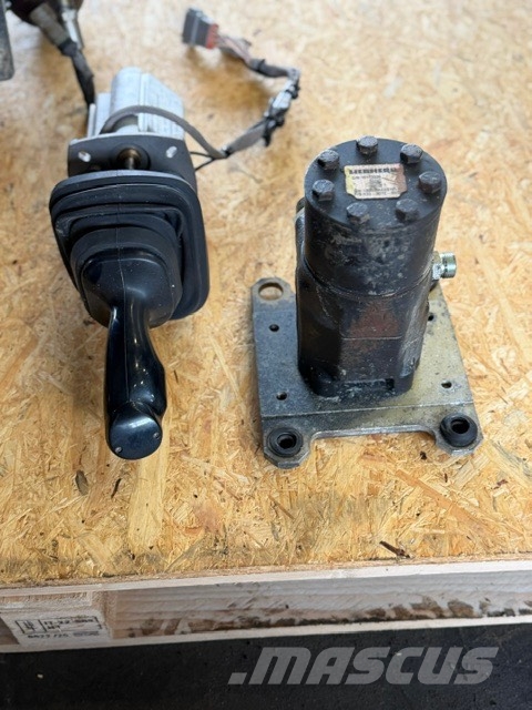 Liebherr L 524 USED HYDRAULIC PARTS CAB Гидравлическая система