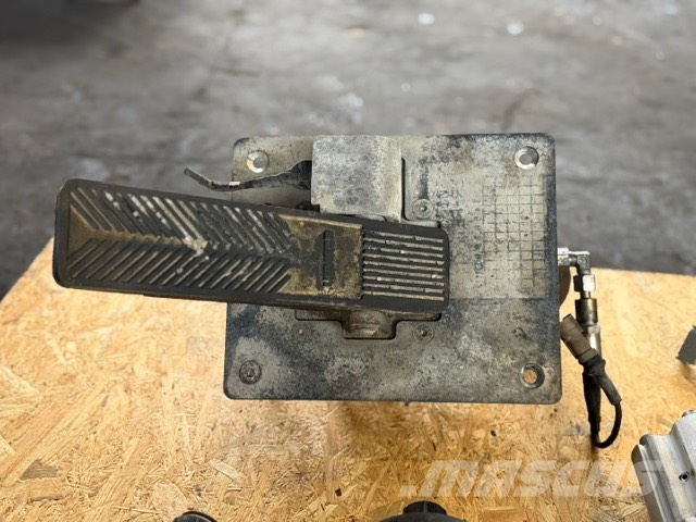 Liebherr L 524 USED HYDRAULIC PARTS CAB Гидравлическая система
