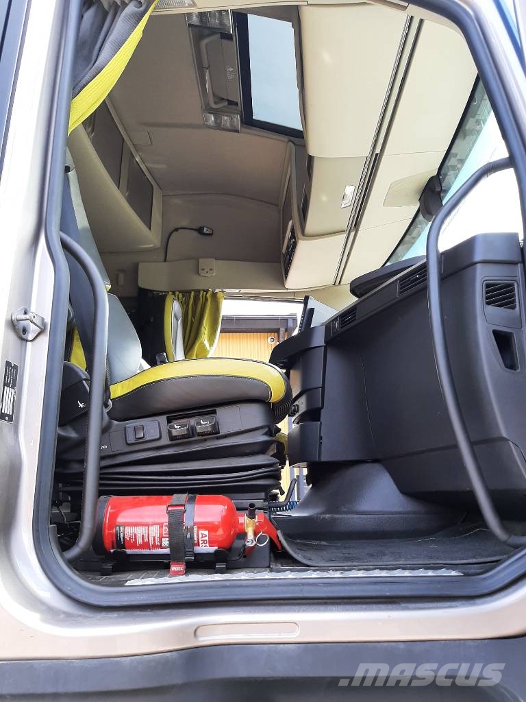 Volvo FH 16 Puuautot
