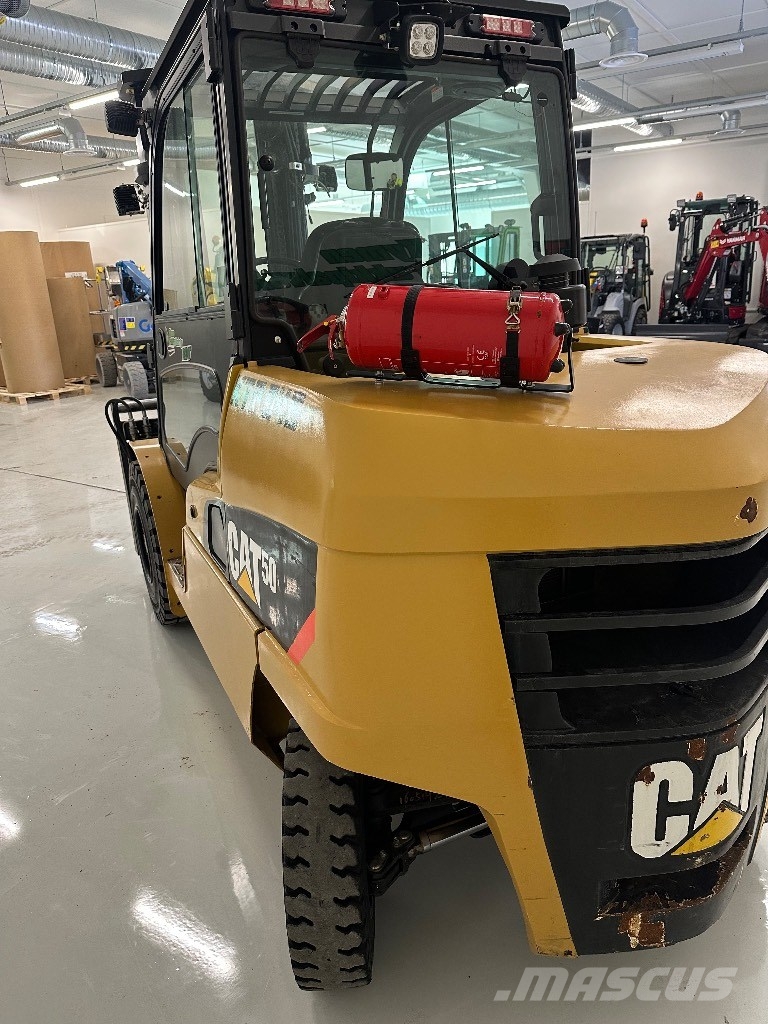 CAT DP 50 N Dīzeļa autoiekrāvēji