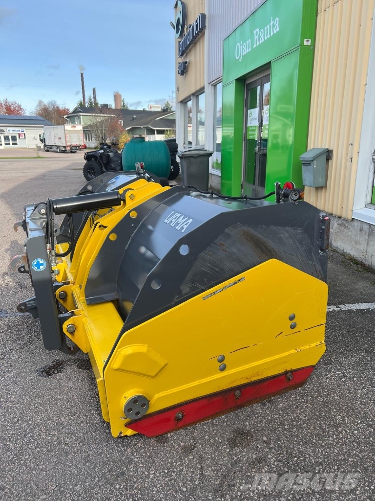 Vama ELK 2500 levenevä aura スノーブレードとプラウ