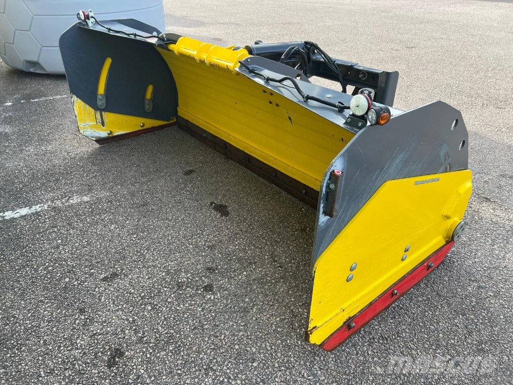 Vama ELK 2500 levenevä aura スノーブレードとプラウ