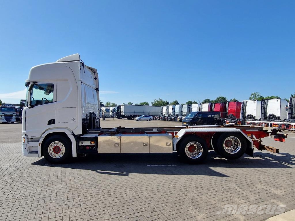 Scania R580 V8 NGS Highline 6x2 BDF - Retarder - Full air Camiones desmontables
