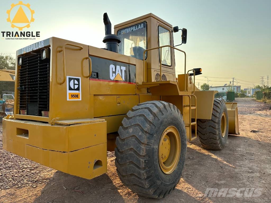 CAT 950 E Kolesni nakladalci