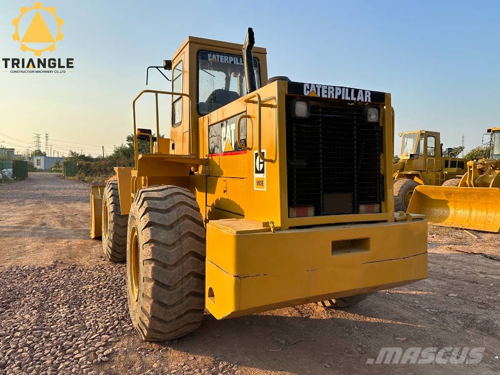 CAT 950 E Kolesni nakladalci