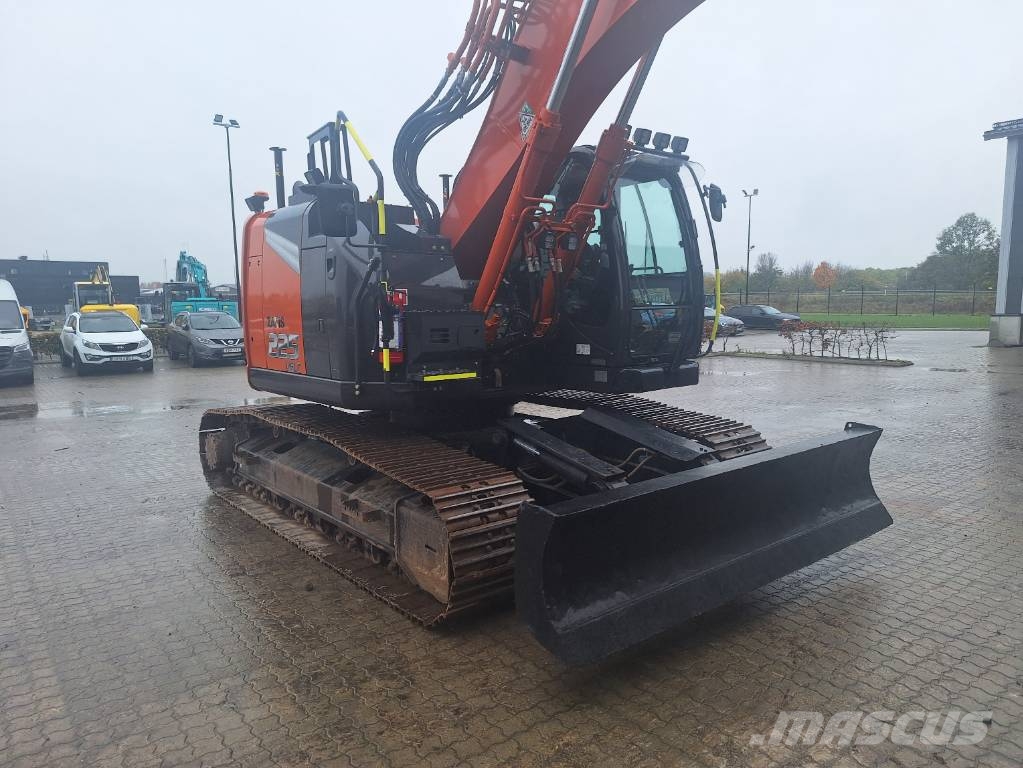 Hitachi ZX 225 US LC-7 MED BLAD , UTHYRES Raupenbagger
