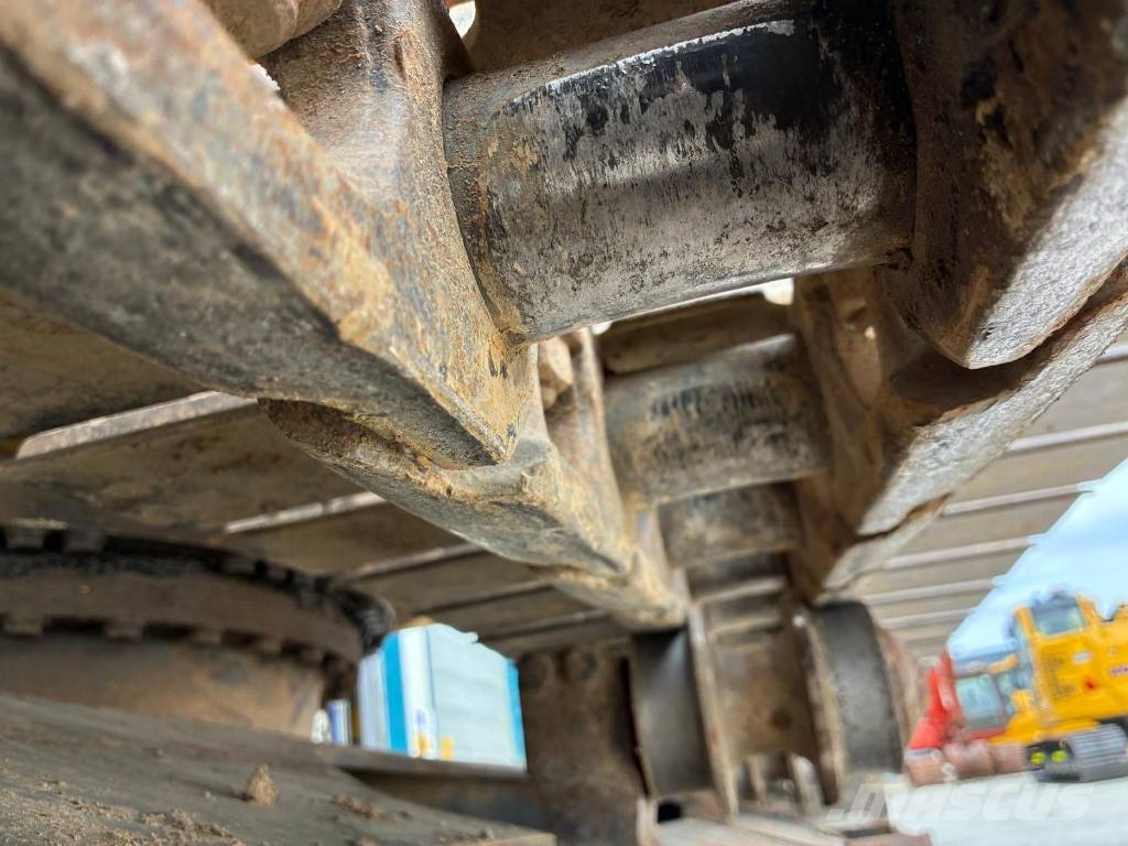 Komatsu PC 210 LC-8 حفارات زحافة
