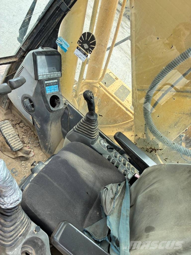 Komatsu PC 210 LC-8 حفارات زحافة