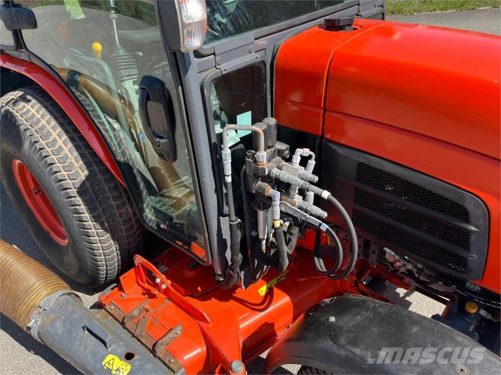 Kubota B3030, Rasenmähertraktor Pealseistavad niidukid
