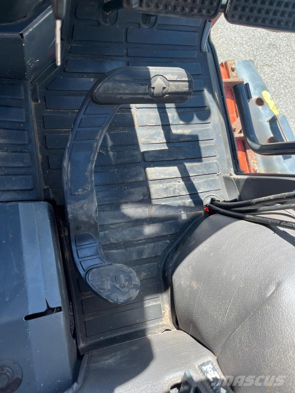 Kubota B3030, Rasenmähertraktor Pealseistavad niidukid
